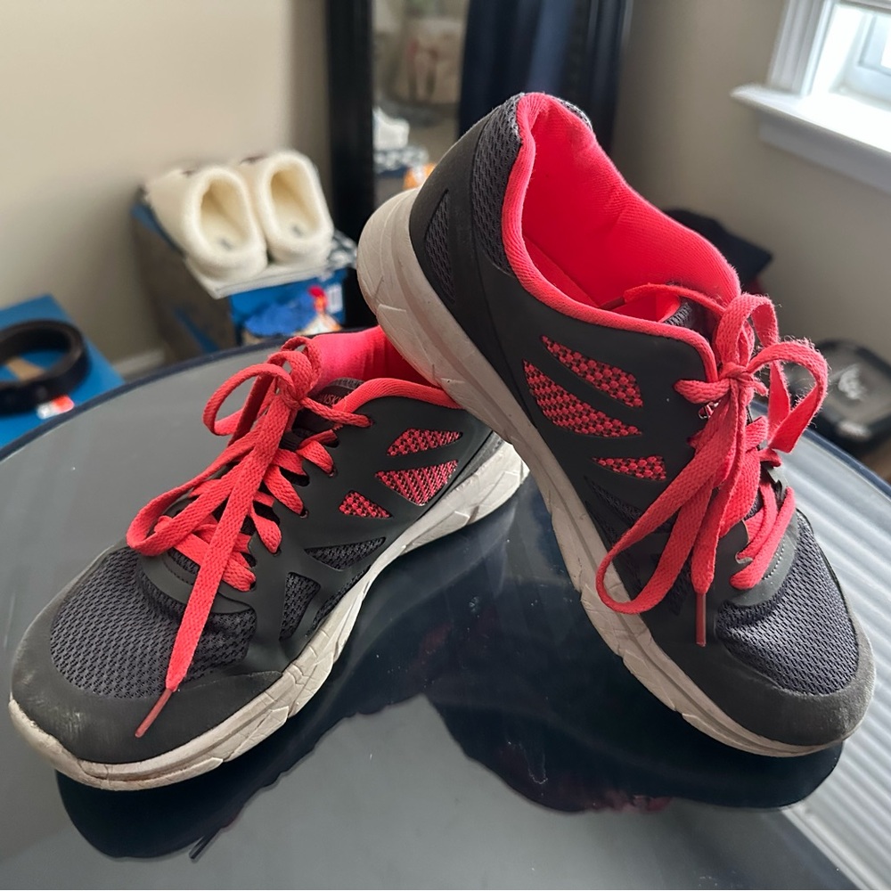 Danskin tennis shoes
